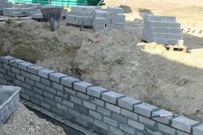 Zdjęcie Jaką zaprawę na fundament wybrać, aby uniknąć problemów?