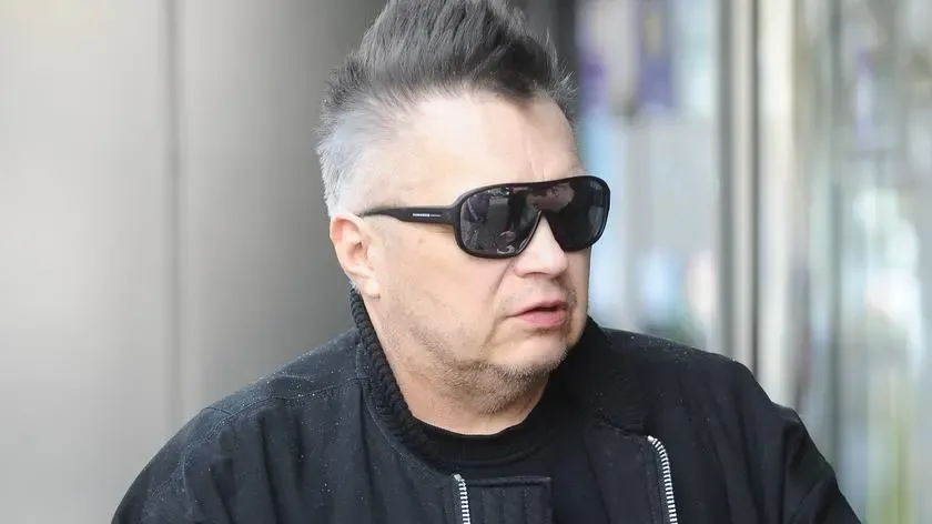 Zdjęcie Ile lat ma Muniek Staszczyk? Zaskakujące fakty o jego życiu i karierze