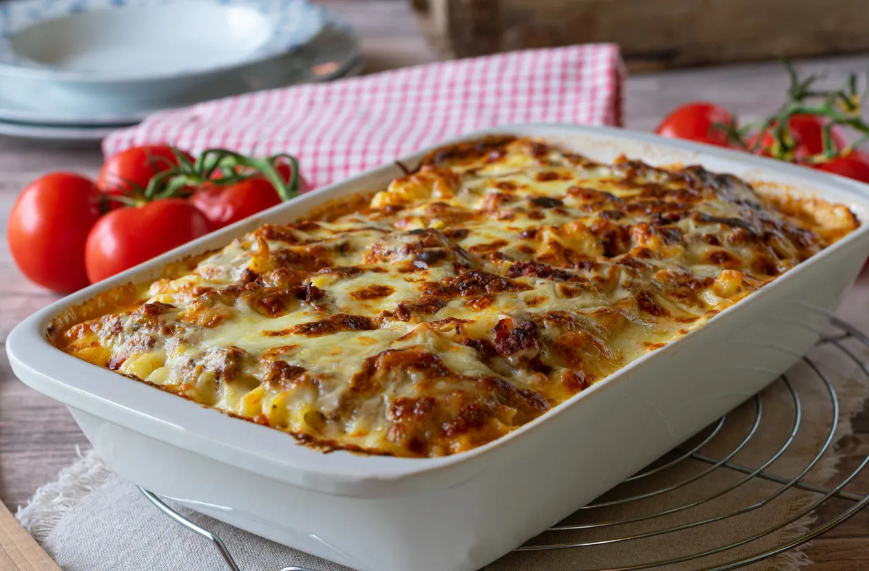 Zdjęcie Szybka zapiekanka z makaronem penne i mięsem mielonym na obiad