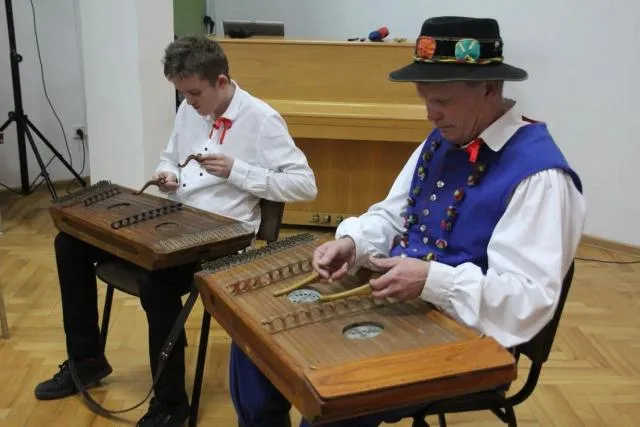 Zdjęcie Cymbały - fascynujący instrument o bogatej historii i brzmieniu