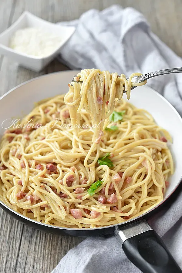 Zdjęcie Spaghetti carbonara ze śmietaną 30% - łatwy przepis na kremowe danie