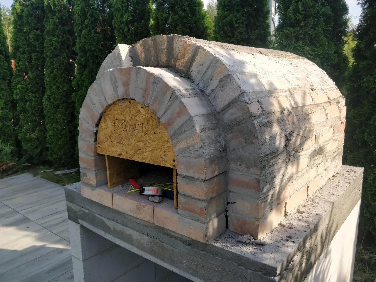 Zdjęcie Jak zrobić piec do pizzy w prosty sposób i uniknąć błędów