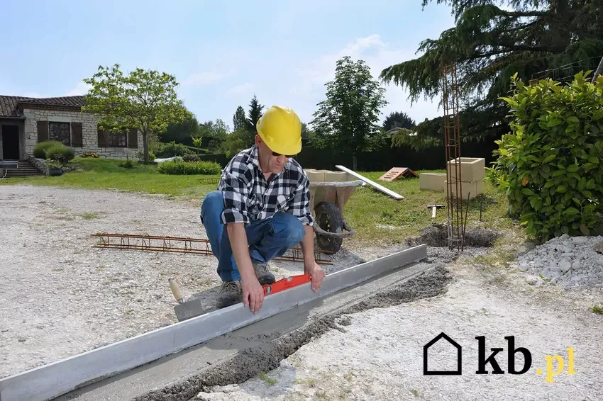 Zdjęcie Jak zbudować solidny fundament pod bramę przesuwną bez błędów