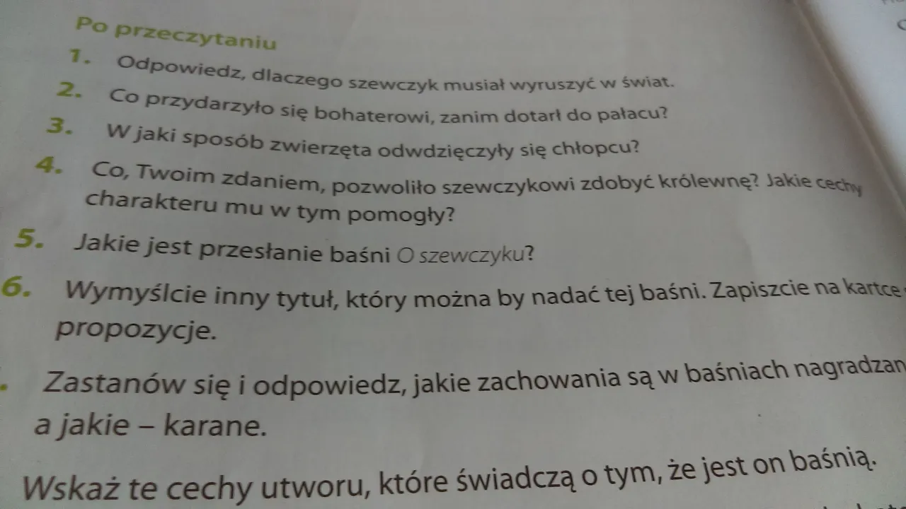Zdjęcie Co ubrać do dzwonów? Kompletny poradnik modowych stylizacji na 2025