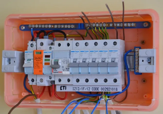 Zdjęcie Rozdzielnica w Domu Jednorodzinnym: Jak Zaplanować Instalację?