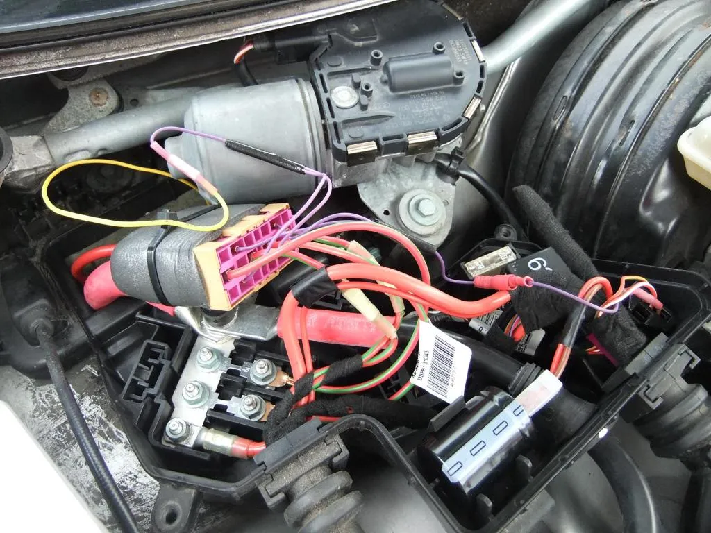 Zdjęcie Jak bezpiecznie podłączyć prostownik do Audi A6 C6 i uniknąć problemów