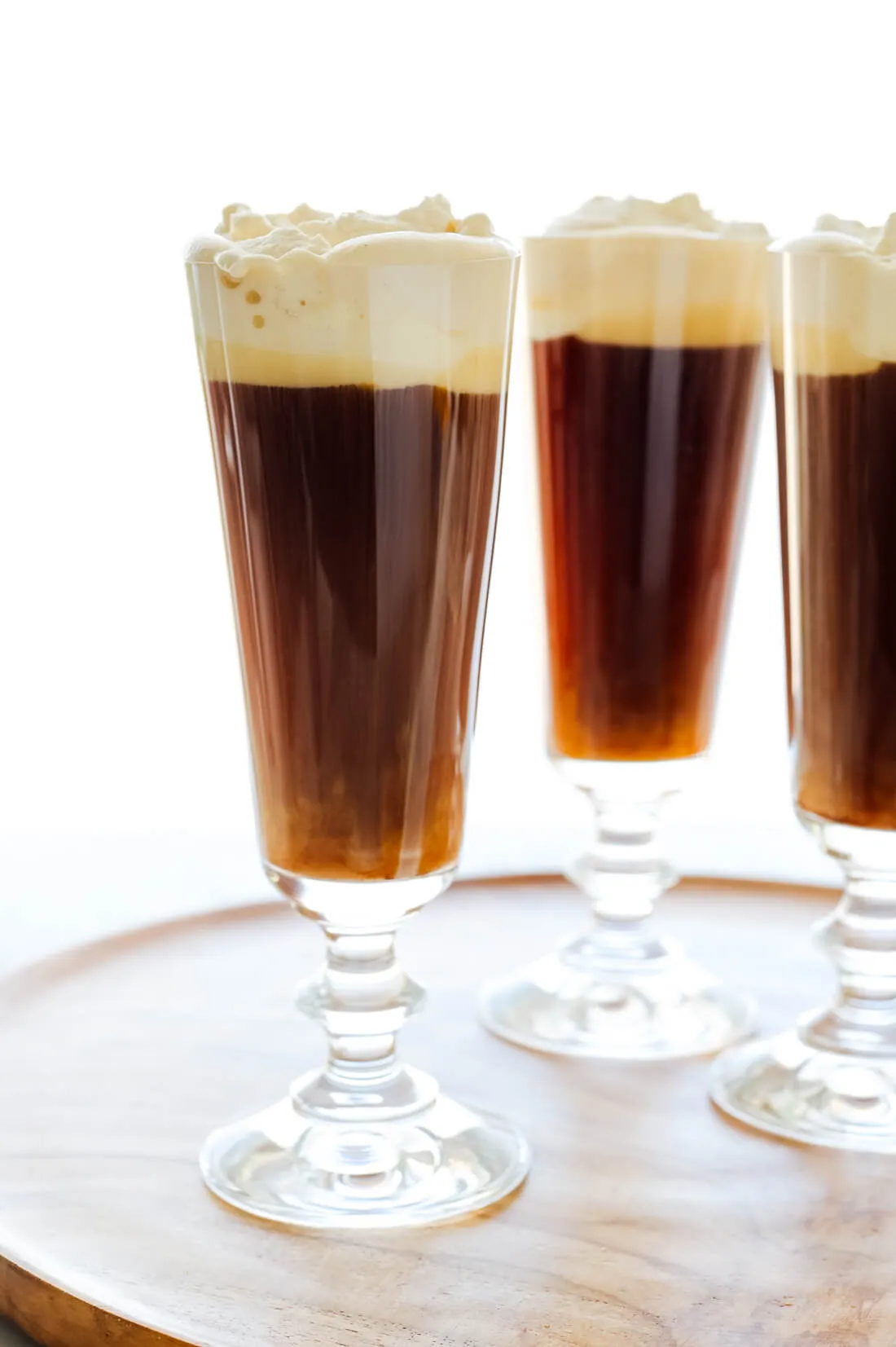 Zdjęcie Jak przygotować idealny irish coffee drink - historia i wariacje