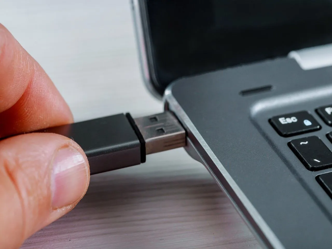 Zdjęcie Jak zainstalować Windows z pendrive - uniknij najczęstszych błędów