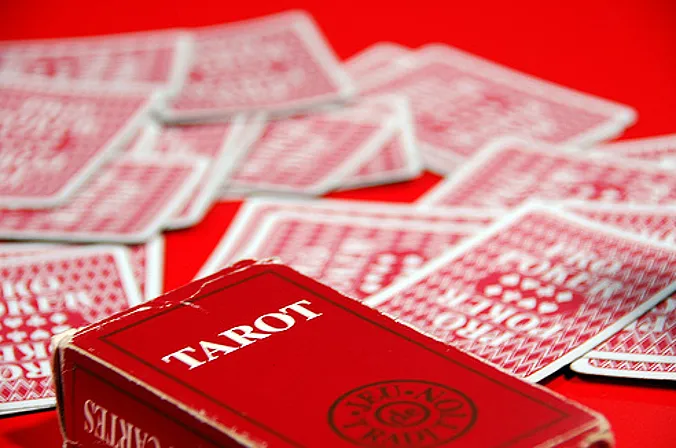 Zdjęcie Dlaczego tarot jest niebezpieczny? Odkryj ukryte zagrożenia i ryzyka