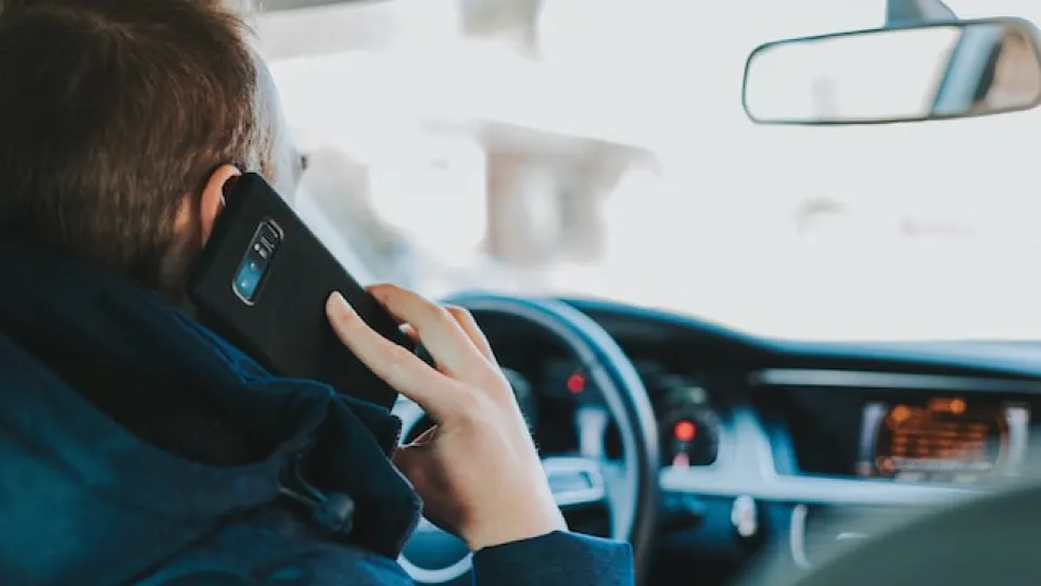 Zdjęcie Jak połączyć telefon z samochodem: wszystkie sposoby krok po kroku 2025