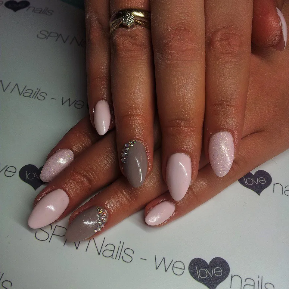 Zdjęcie Czy manicure hybrydowy utwardza paznokcie? Fakty i mity o jego wpływie na zdrowie
