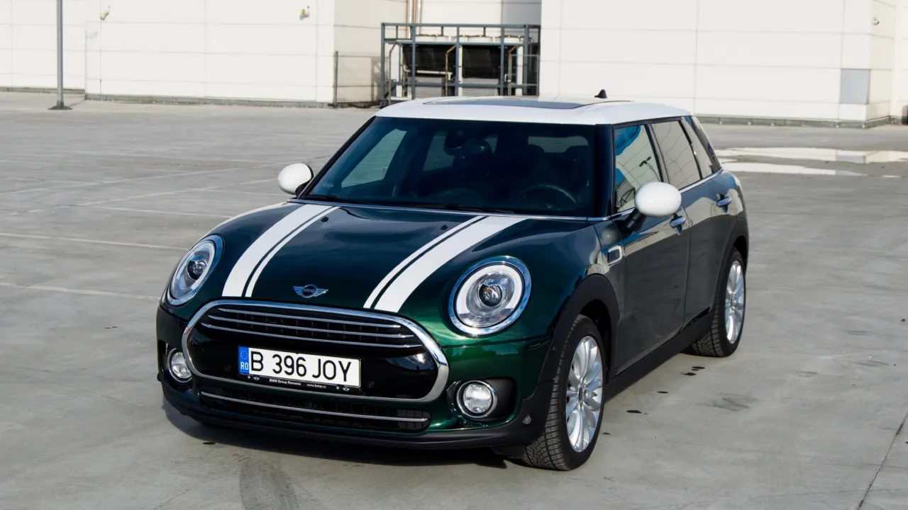 Zdjęcie BMW Mini Cooper: Ikona Stylu i Sportowej Elegancji na Drodze