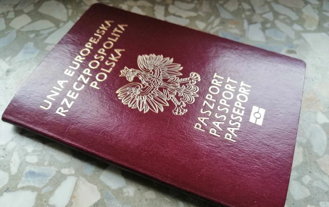 Zdjęcie Gdzie zgłosić zgubienie paszportu? Kluczowe informacje, które musisz znać