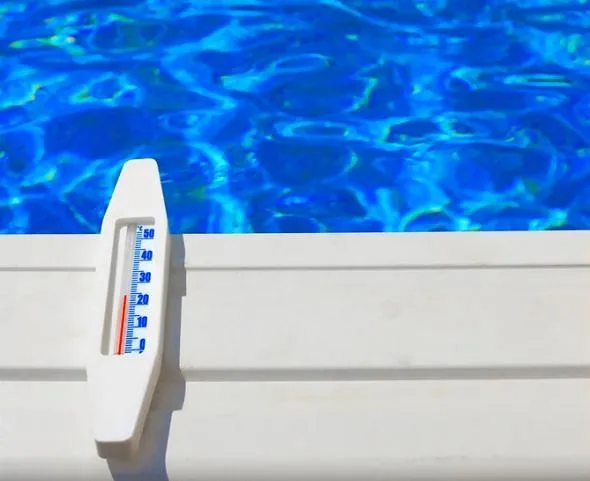 Zdjęcie Jaka temperatura wody do kąpieli w morzu jest idealna dla komfortu?