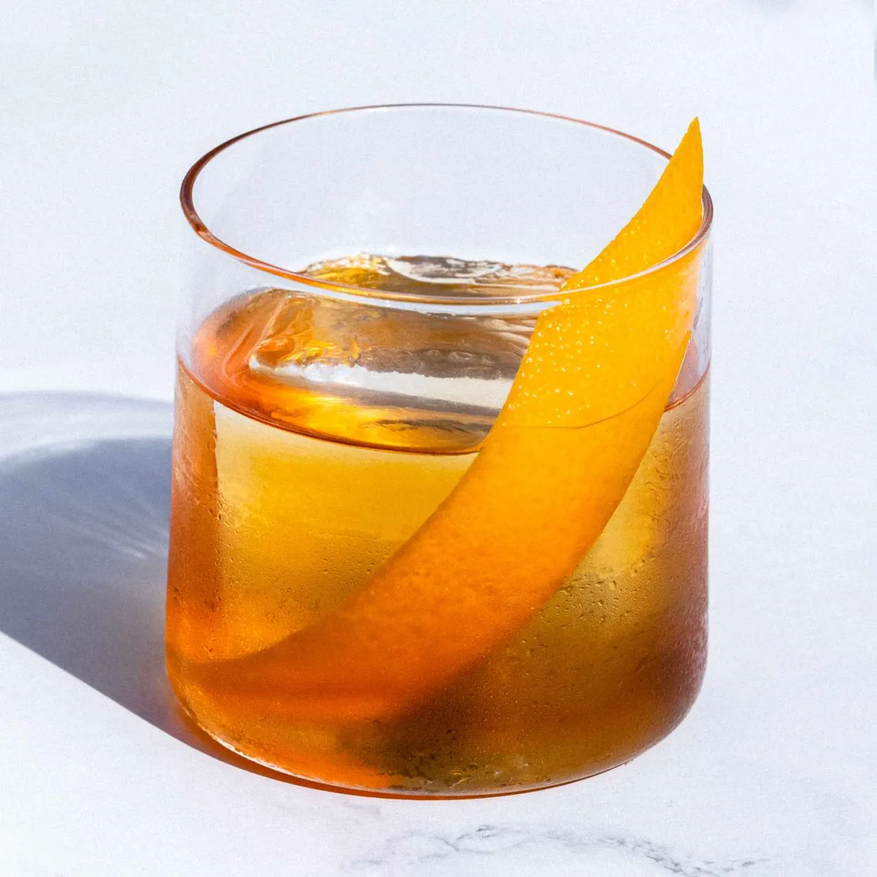 Zdjęcie Składniki do drinka old fashioned – poznaj tajemnice klasycznego koktajlu