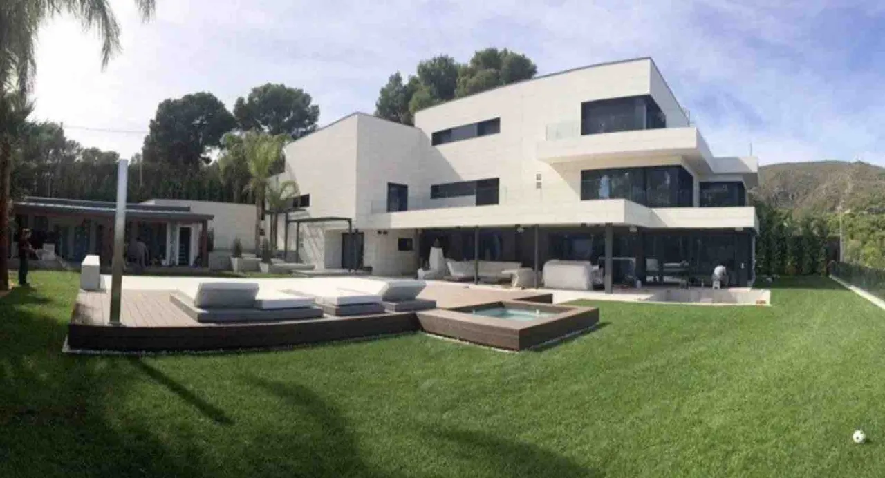 Zdjęcie Gdzie mieszka Robert Lewandowski? Odkryj jego życie w Sitges