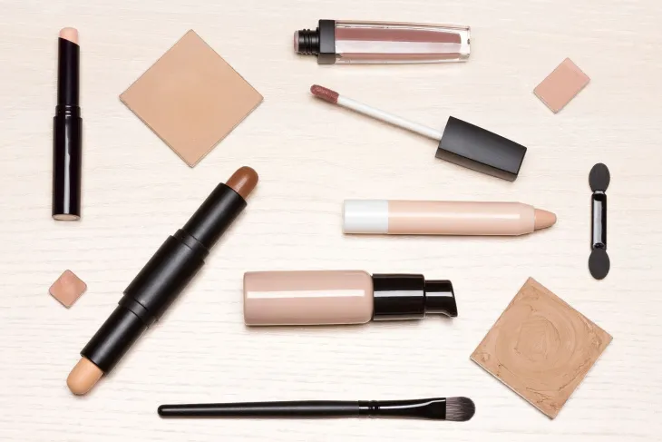 Zdjęcie Jak wybrać korektor online? Praktyczny przewodnik po idealnym odcieniu