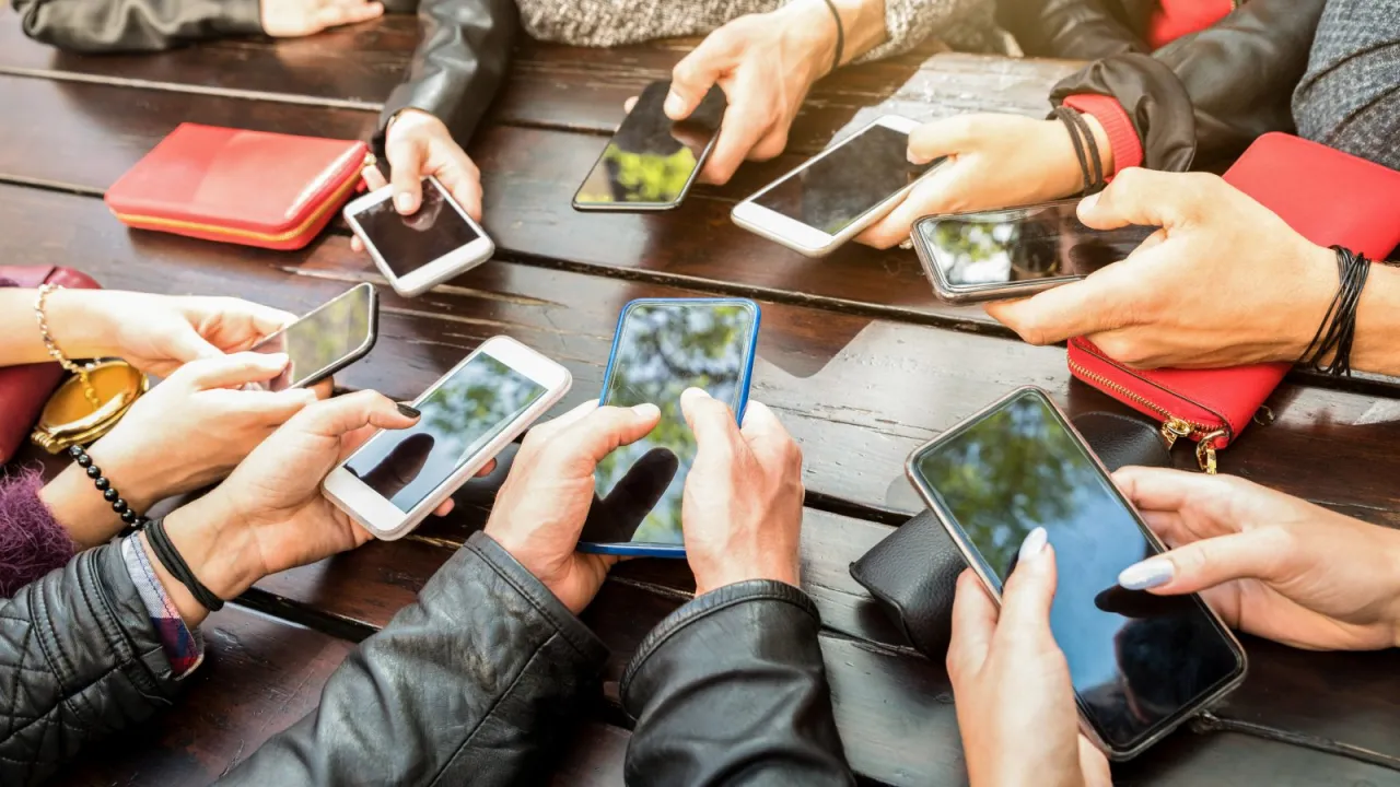 Zdjęcie Co to jest aplikacja w telefonie i jak wpływa na codzienne życie