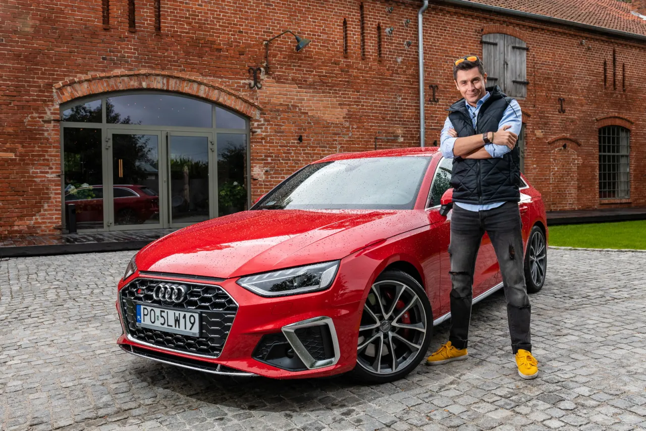 Zdjęcie Audi S4: Sportowa wersja A4 z mocnym silnikiem i napędem quattro