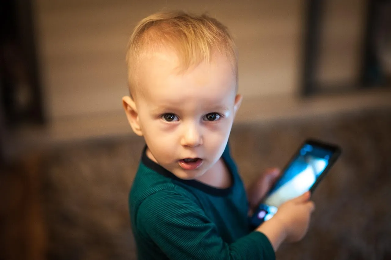 Zdjęcie Jaki smartfon dla dziecka? Bezpieczne i trwałe modele - porównanie