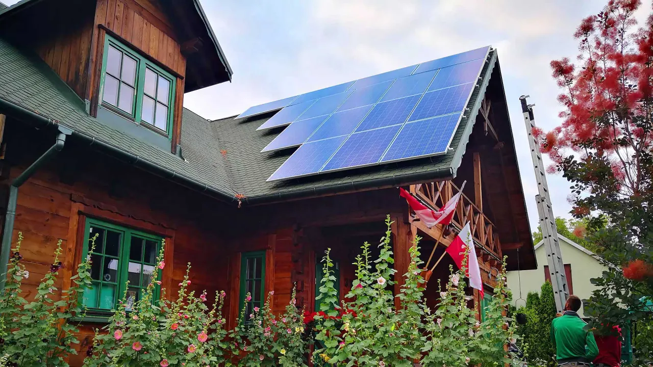 Zdjęcie JA Solar 380W: Wydajny Panel Fotowoltaiczny dla Każdej Instalacji