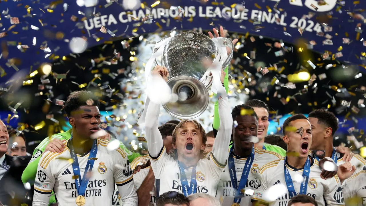 Zdjęcie Real Madryt: 15 Puchar&oacute;w Europy - Historia Kr&oacute;lewskich Triumf&oacute;w