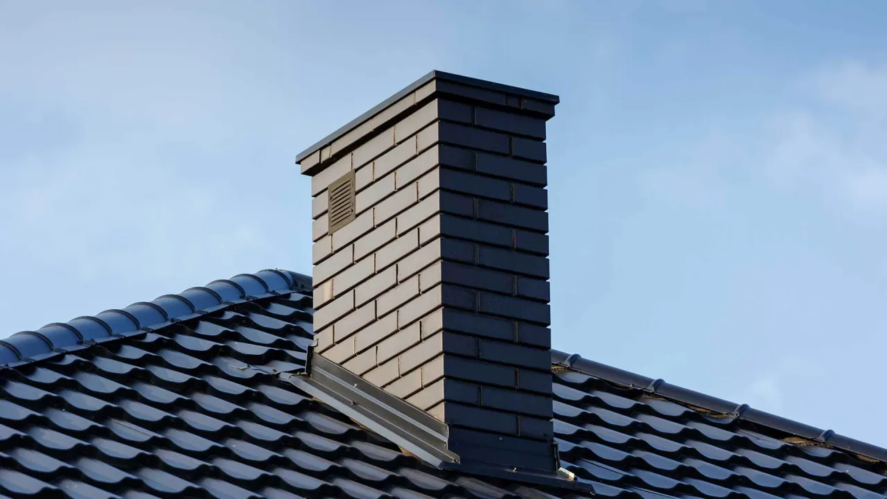 Zdjęcie Czy na komin zewnętrzny potrzebne jest pozwolenie? Sprawdź, co musisz wiedzieć