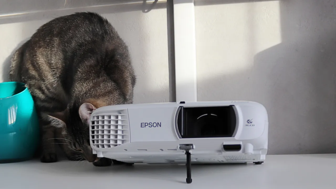 Zdjęcie Epson EH-TW750: Najlepszy projektor do 5000 zł? Recenzja