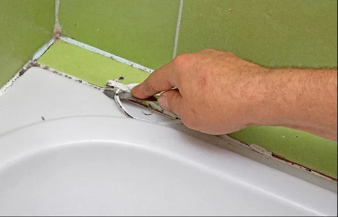 Zdjęcie Jak skutecznie uszczelnić fugi w prysznicu i zapobiec przeciekaniu wody