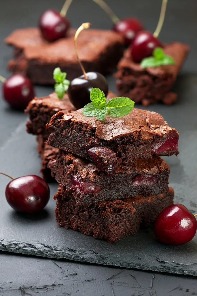 Zdjęcie Przepis na ciasto brownie z wiśniami, które zachwyci każdego smakosza
