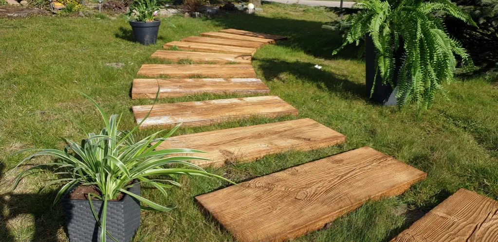Zdjęcie Pomysły na wykorzystanie desek do ogrodu, które zaskoczą każdego miłośnika DIY