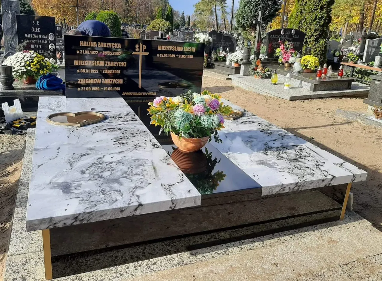 Zdjęcie Ile kosztuje pomniki na cmentarz? Ceny i wzory, które zaskakują