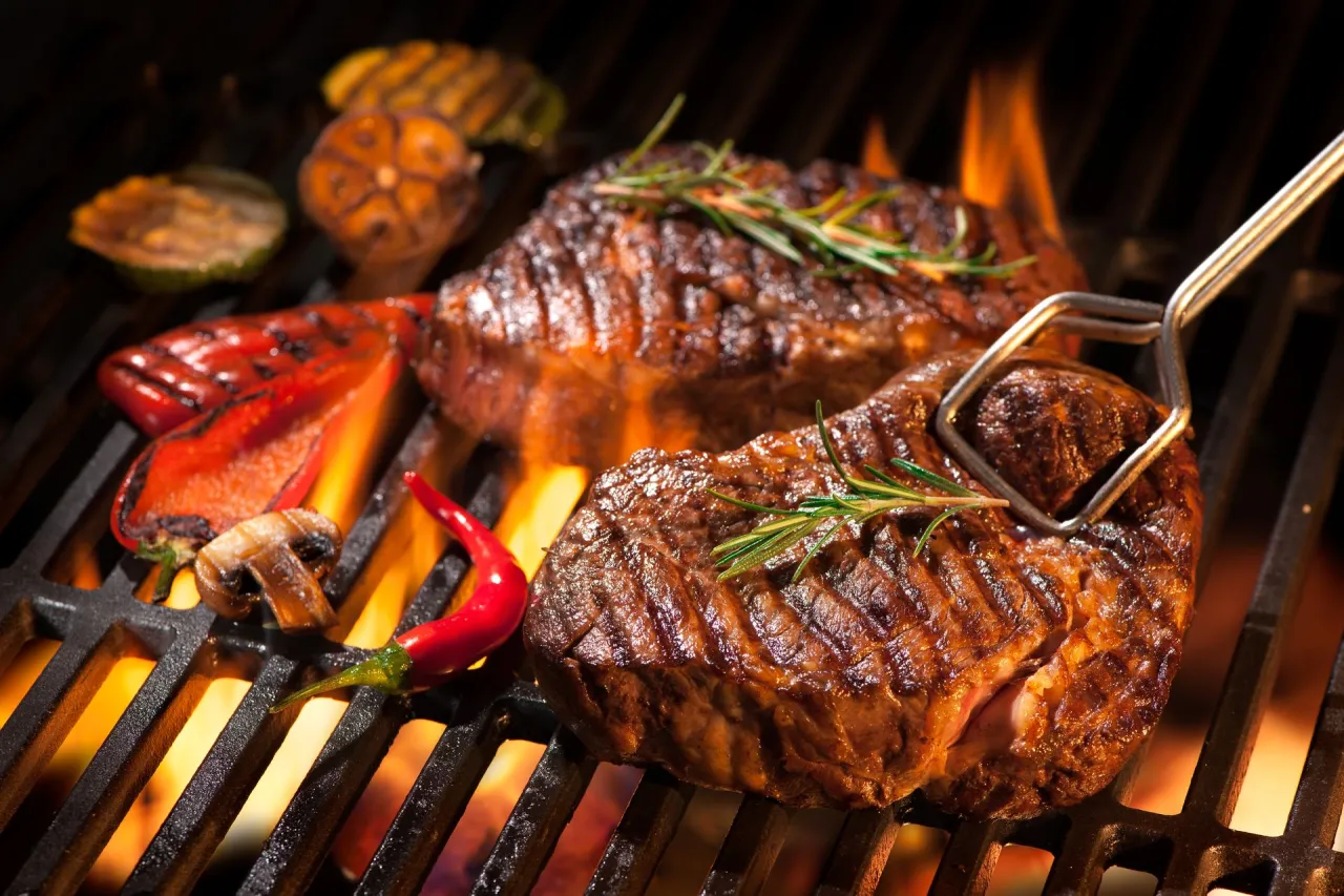 Zdjęcie Jak perfekcyjnie grillować mięso: sekrety idealnych smaków