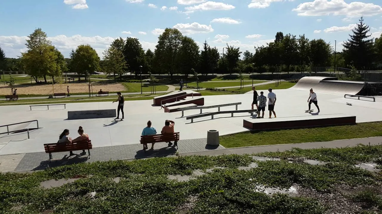 Zdjęcie Skatepark Busko-Zdrój: Idealne miejsce dla miłośników sportów ekstremalnych