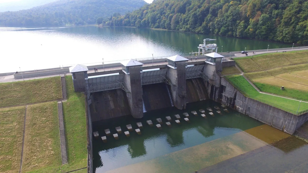 Zdjęcie Elektrownia wodna Myczkowce: klucz do ekologicznej energii w regionie