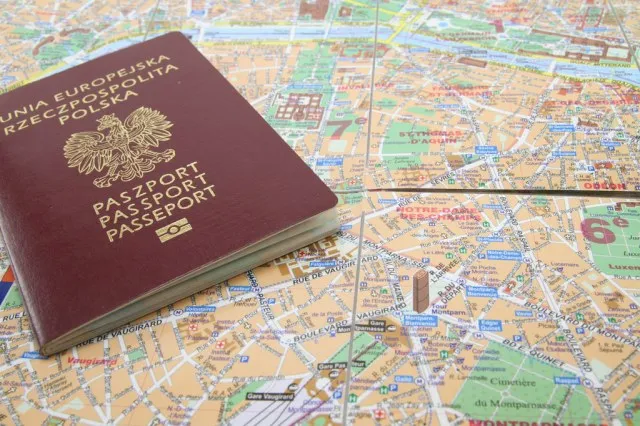 Zdjęcie Ile kosztuje wyrobienie paszportu w ambasadzie? Sprawdź ceny i zniżki
