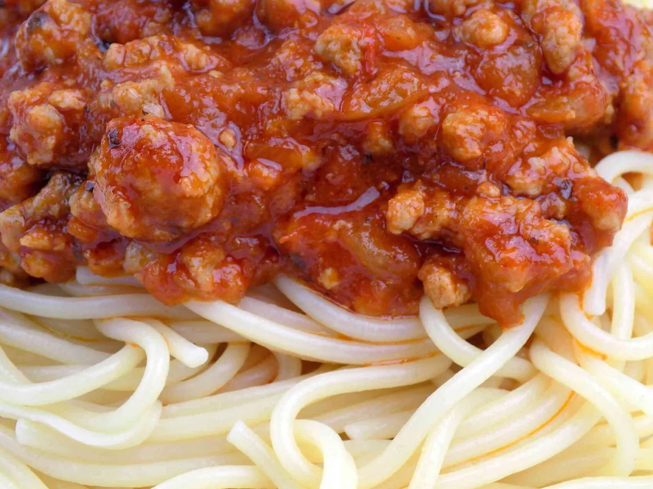 Zdjęcie Jak przygotować sos do spaghetti z pomidorów na zimę, by cieszyć się latem?