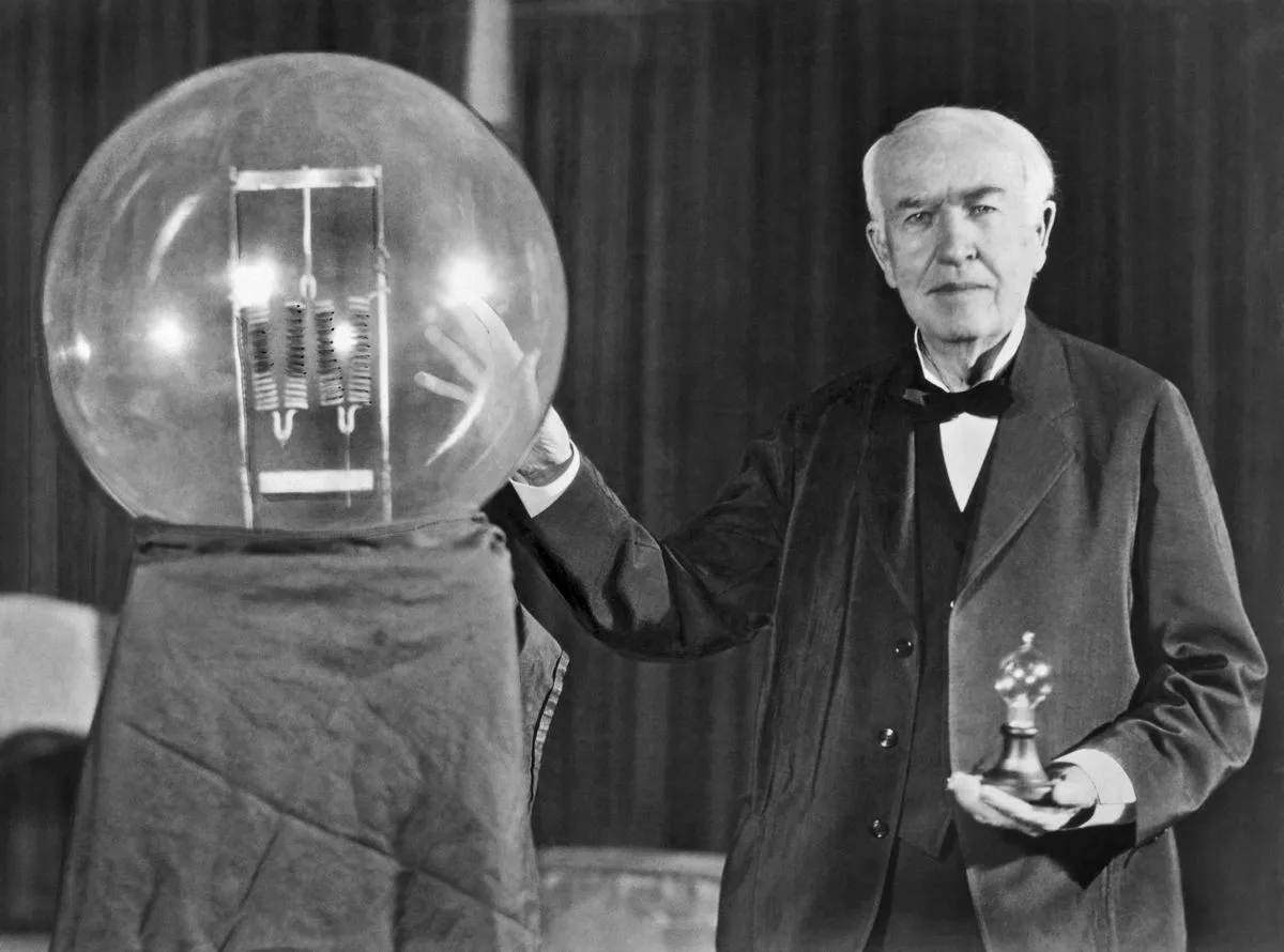 Zdjęcie Kto wymyślił elektryczność? Poznaj fascynującą historię odkryć