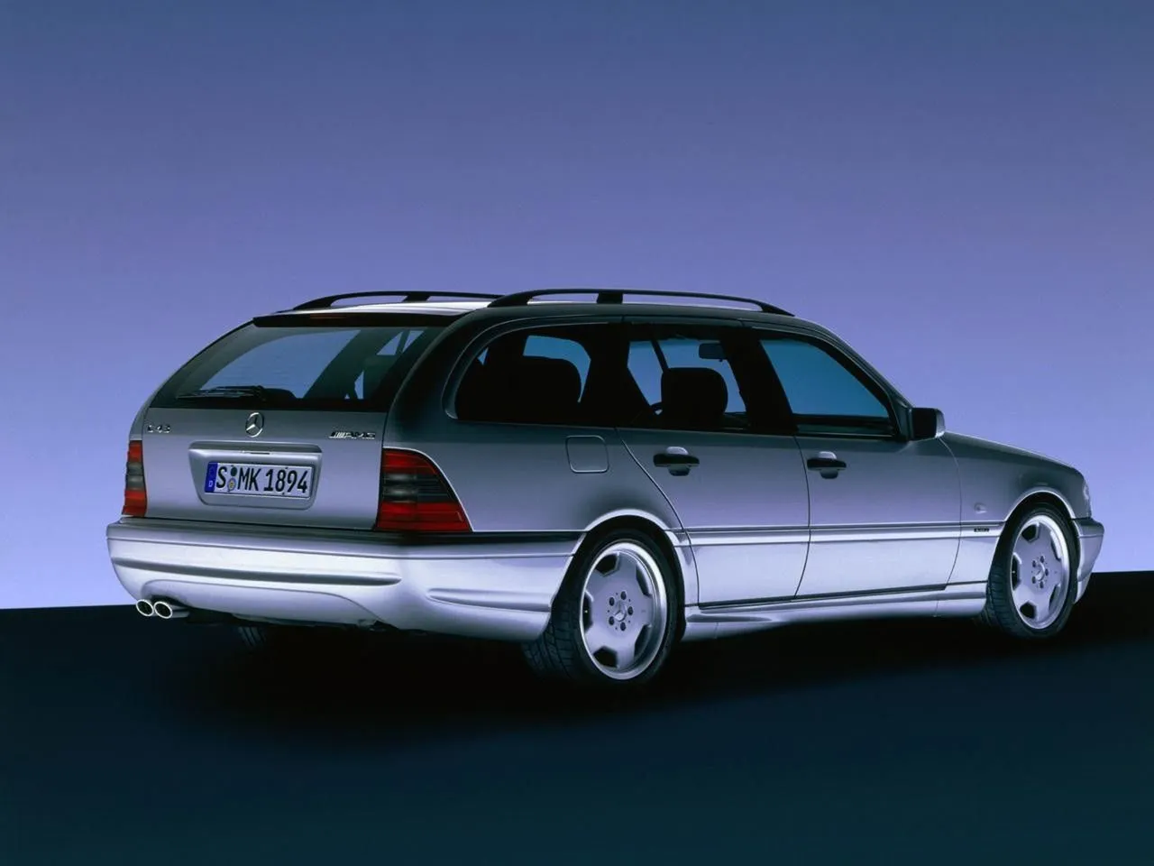 Zdjęcie Mercedes-Benz C-Class W202: historia, usterki, porady dla kupujących i części zamienne