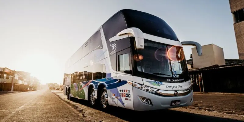 Zdjęcie Ile kosztuje autokar za kilometr? Sprawdź ukryte opłaty i ceny