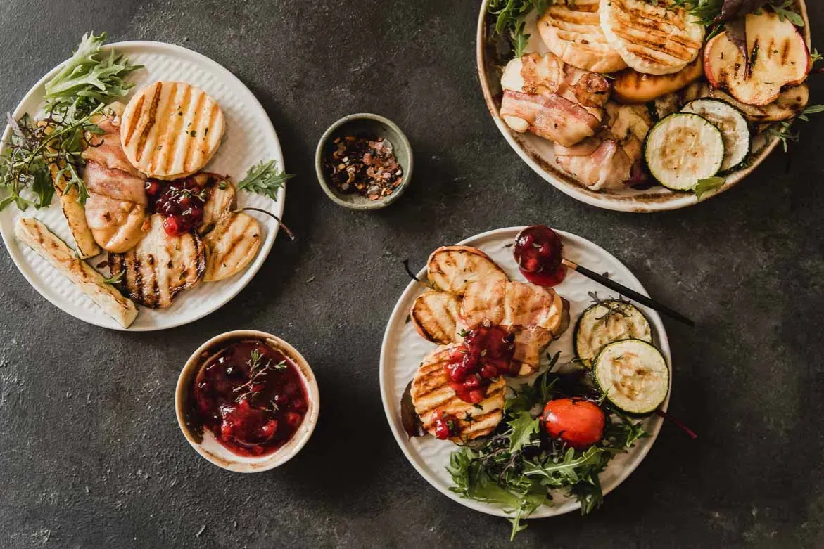 Zdjęcie Jak grillować oscypka w piekarniku, by uzyskać idealną chrupkość