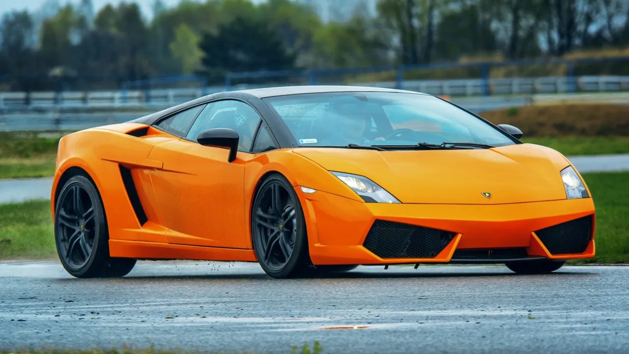 Zdjęcie Ile kosztuje wypożyczenie lamborghini? Zaskakujące ceny i oferty