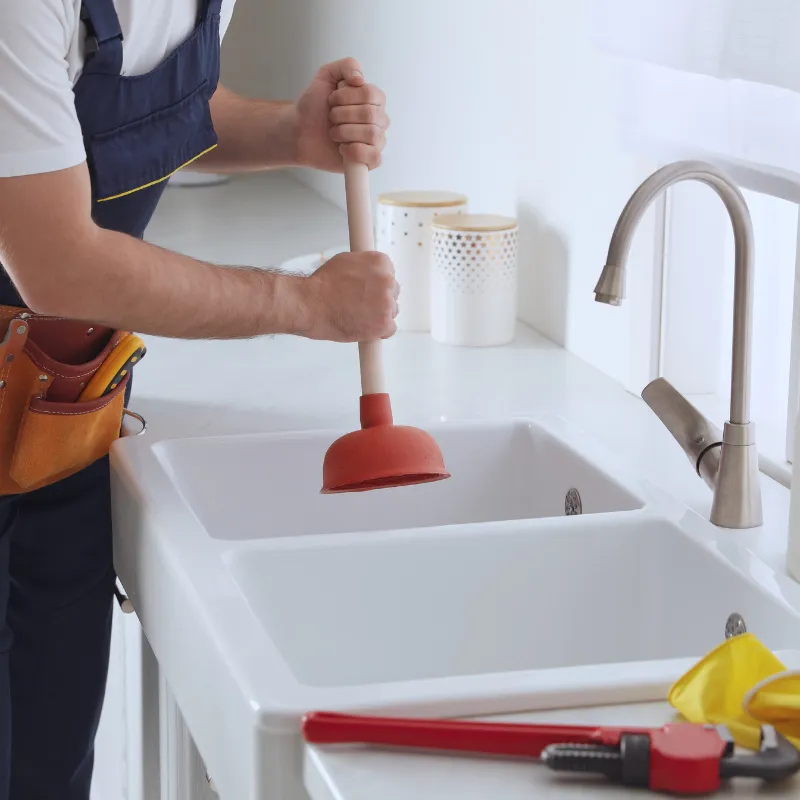 Zdjęcie Jak udrożnić rury w zlewie domowym sposobem bez chemii i wysiłku