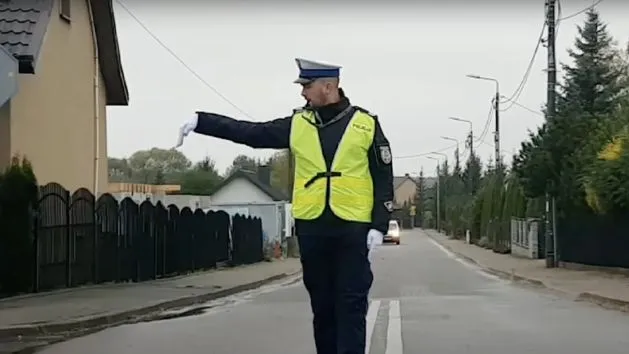 Zdjęcie Zasada chodnika: jak ten gest wpływa na relacje i szacunek