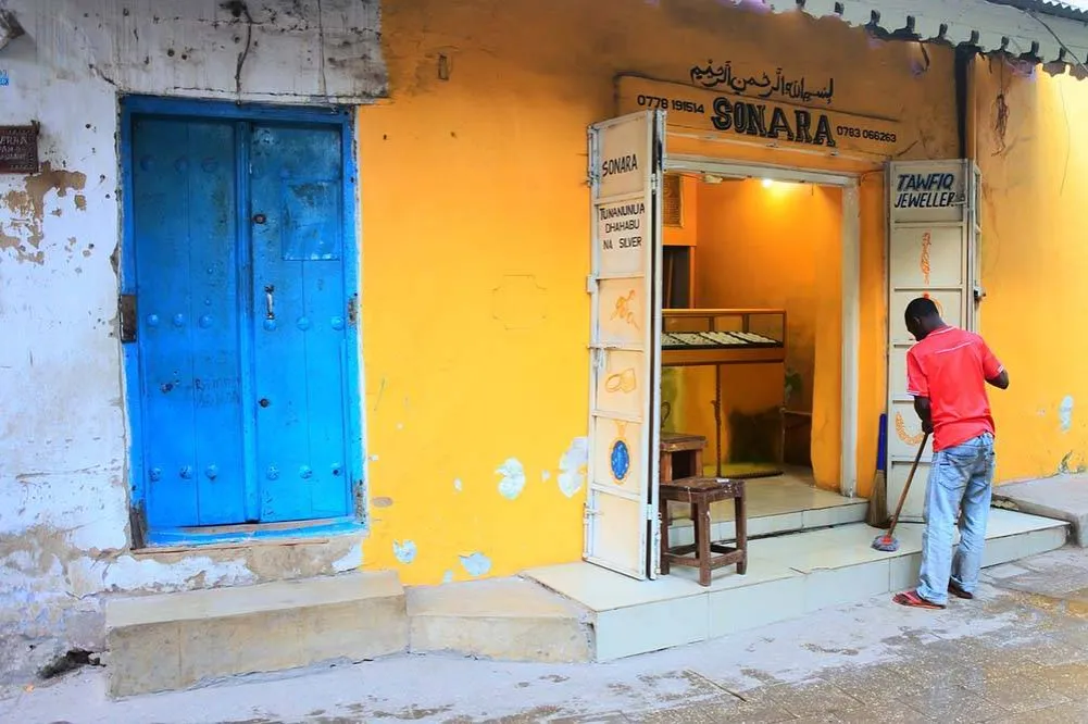Zdjęcie Jaka waluta na Zanzibarze? Sprawdź, co musisz wiedzieć przed wyjazdem