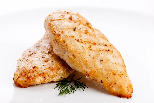 Zdjęcie Ile kalorii ma grillowana pierś z kurczaka? Zaskakujące fakty o kaloriach