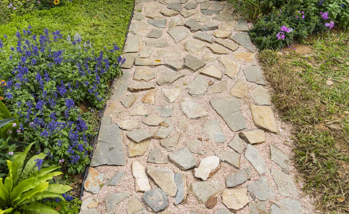 Zdjęcie Jak tanio zrobić ścieżki w ogrodzie: 9 skutecznych metod