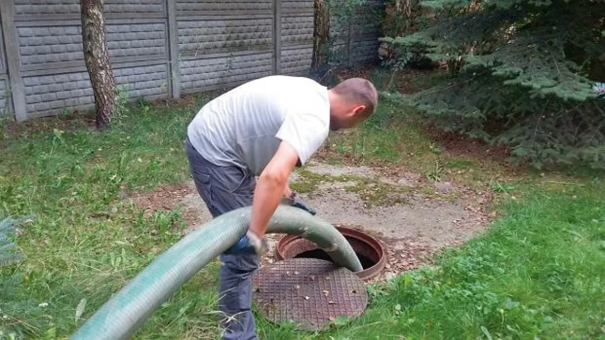 Zdjęcie Ile kosztuje wybudowanie szamba na działce? Sprawdź ukryte wydatki