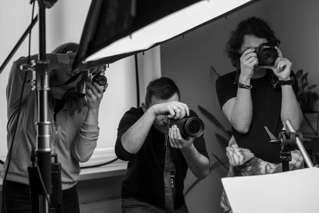Zdjęcie Co to jest fotograf? Odkryj tajniki zawodu i umiejętności fotografa