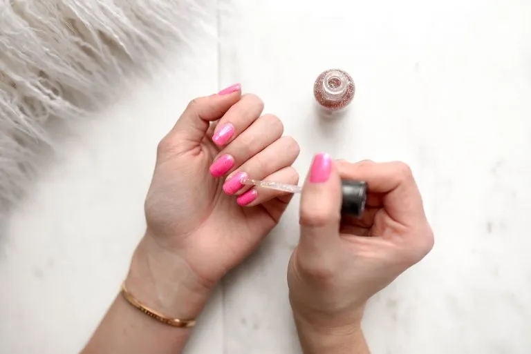Zdjęcie Jak używać przyrządów do manicure, aby uniknąć uszkodzeń paznokci